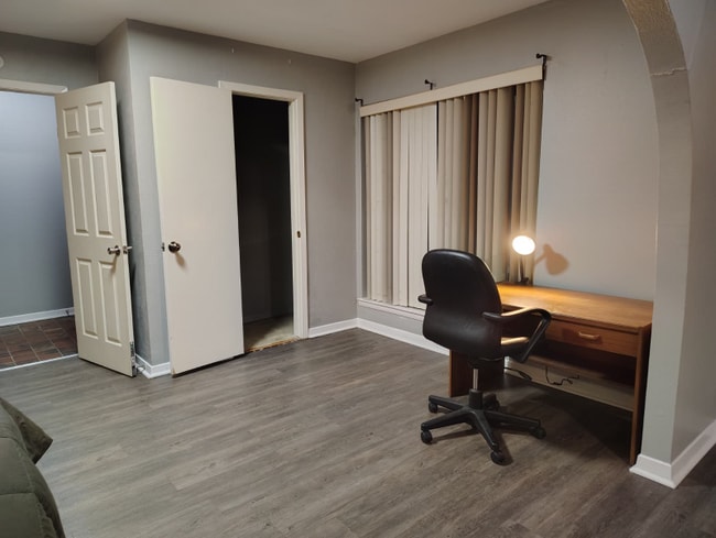 Building Photo - 6172 Whitman Ave