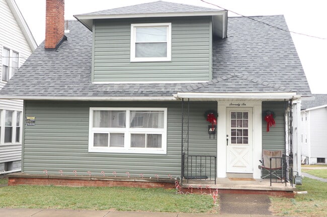 Building Photo - 76 3rd St