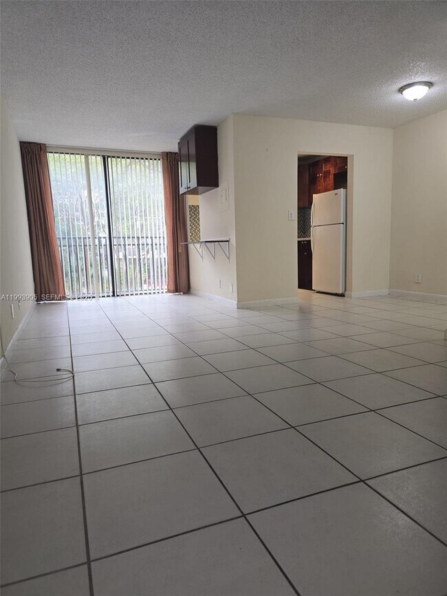 Foto del edificio - 17021 N Bay Rd