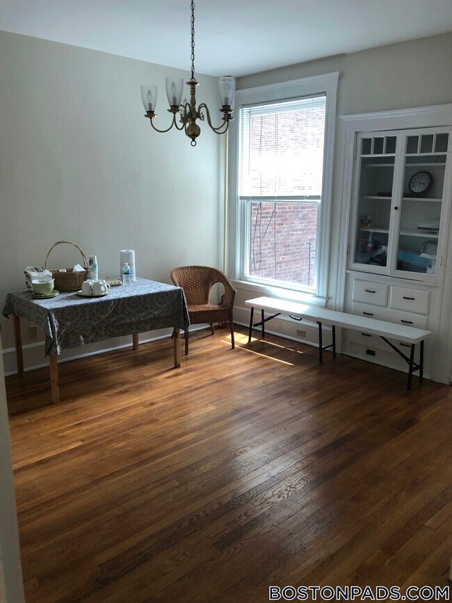 Foto del edificio - 130 Glenville Ave