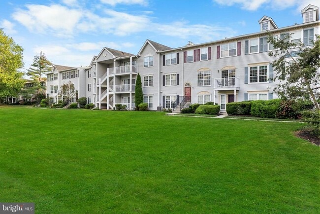 Building Photo - 71 Chambord Ct