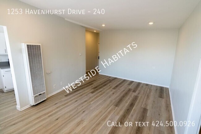 Building Photo - 1253 Havenhurst Dr