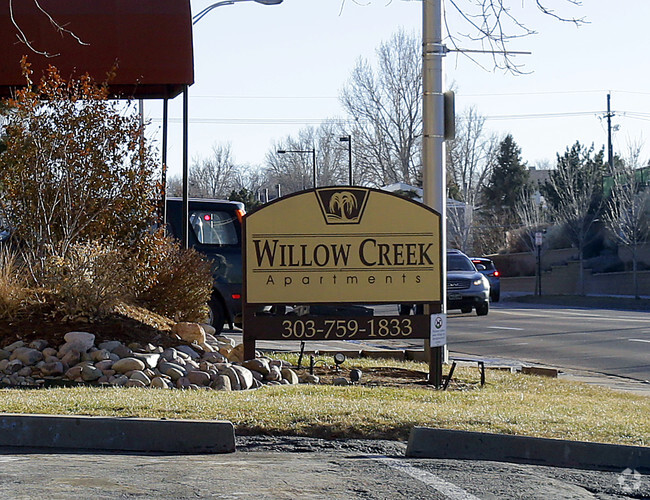 Foto del edificio - Willow Creek Apartments