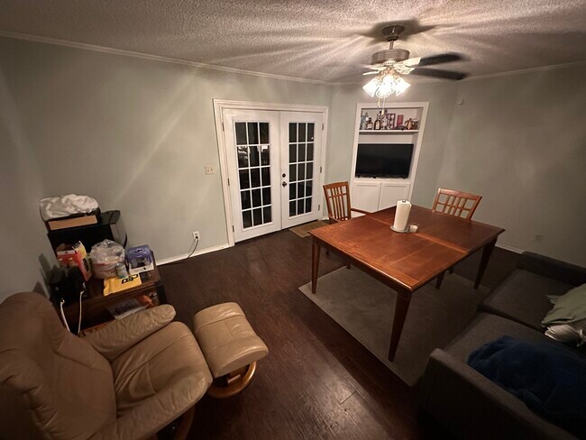 Building Photo - 600 Bagby Ave