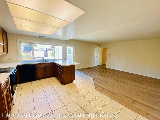 Building Photo - 3 br, 2 bath House - 17076 Oculto Place
