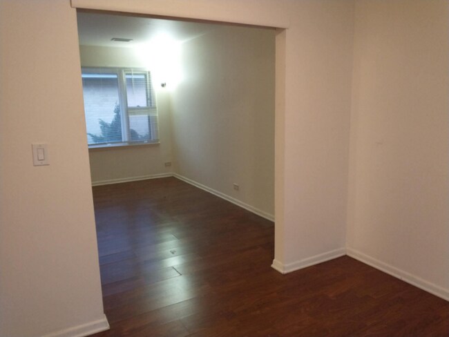 Building Photo - 215 N Grace Ave