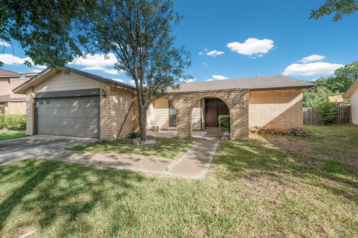 Foto principal - 6967 Sunset Village Dr