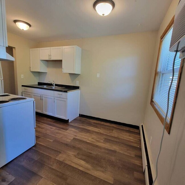 400 Larpenteur Ave W, Roseville, MN 55113 Condo for Rent in Roseville