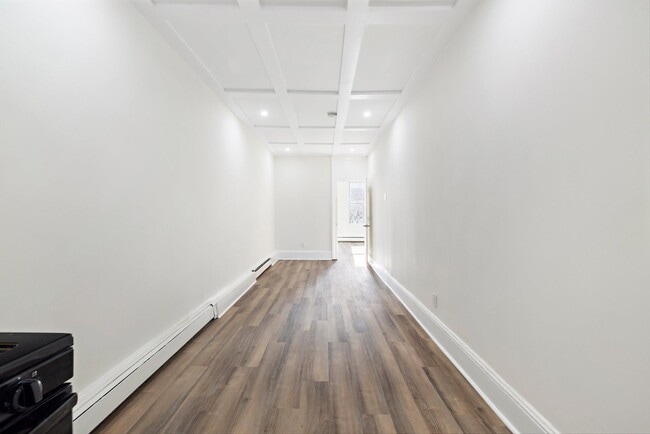 Building Photo - 606 1st St