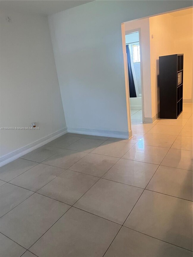 Foto del edificio - 250 NE 76th St