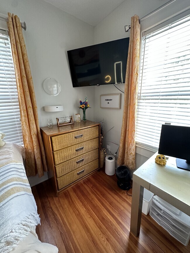 Building Photo - 1112 SW 3rd Ave