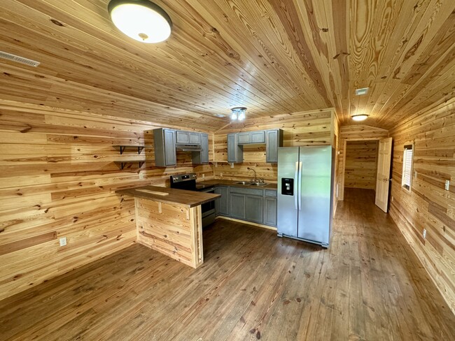 Building Photo - 17023 Sledge Rd