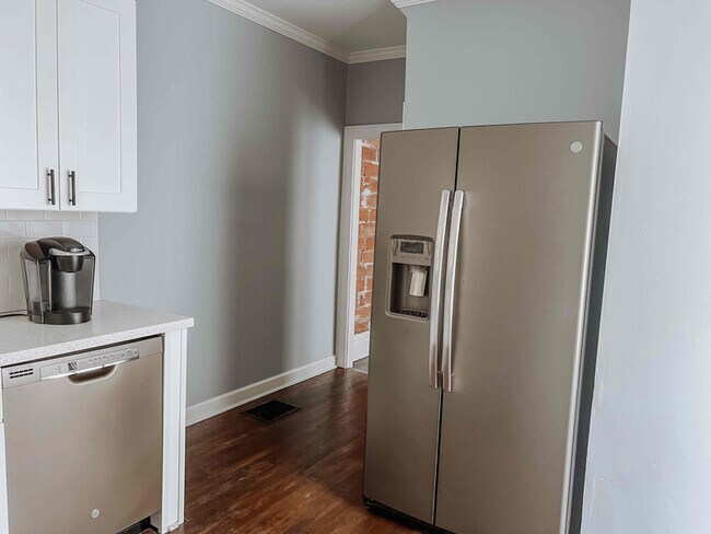 Building Photo - 323 Woodland Ave