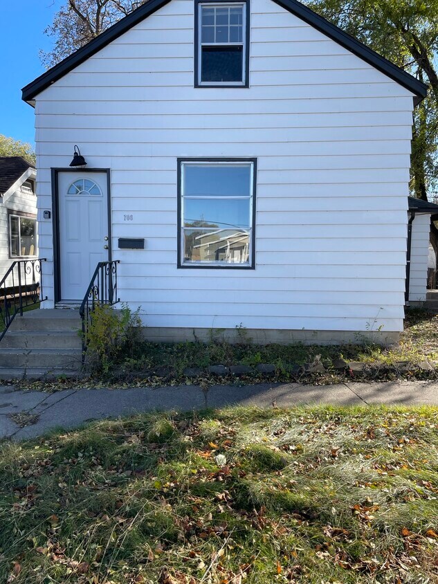 Foto principal - 706 E St Germain St