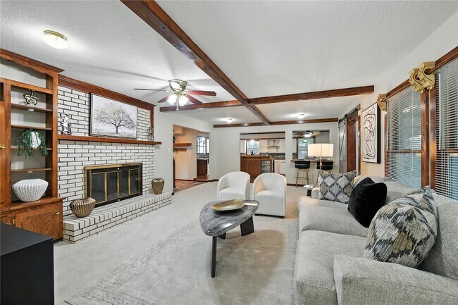 Foto del edificio - 1323 Dublin St