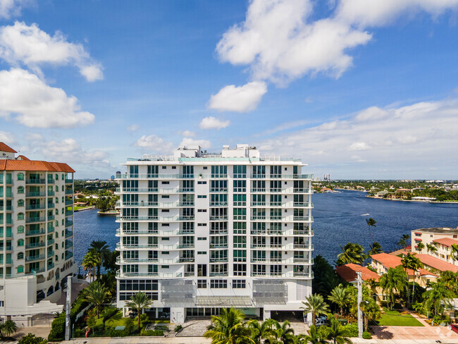 Building Photo - 321 At Water's Edge