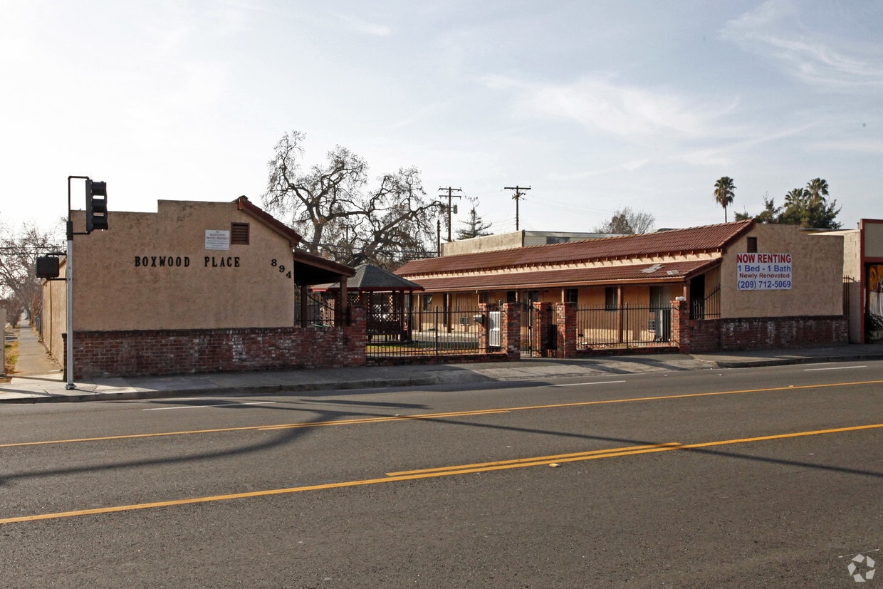 Primary Photo - 894 El Camino Ave