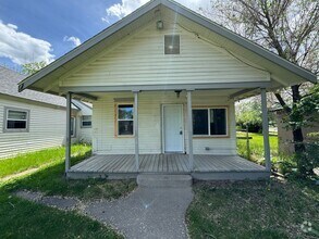 Building Photo - 604 7th Ave S