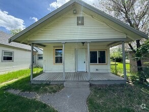 Building Photo - 604 7th Ave S