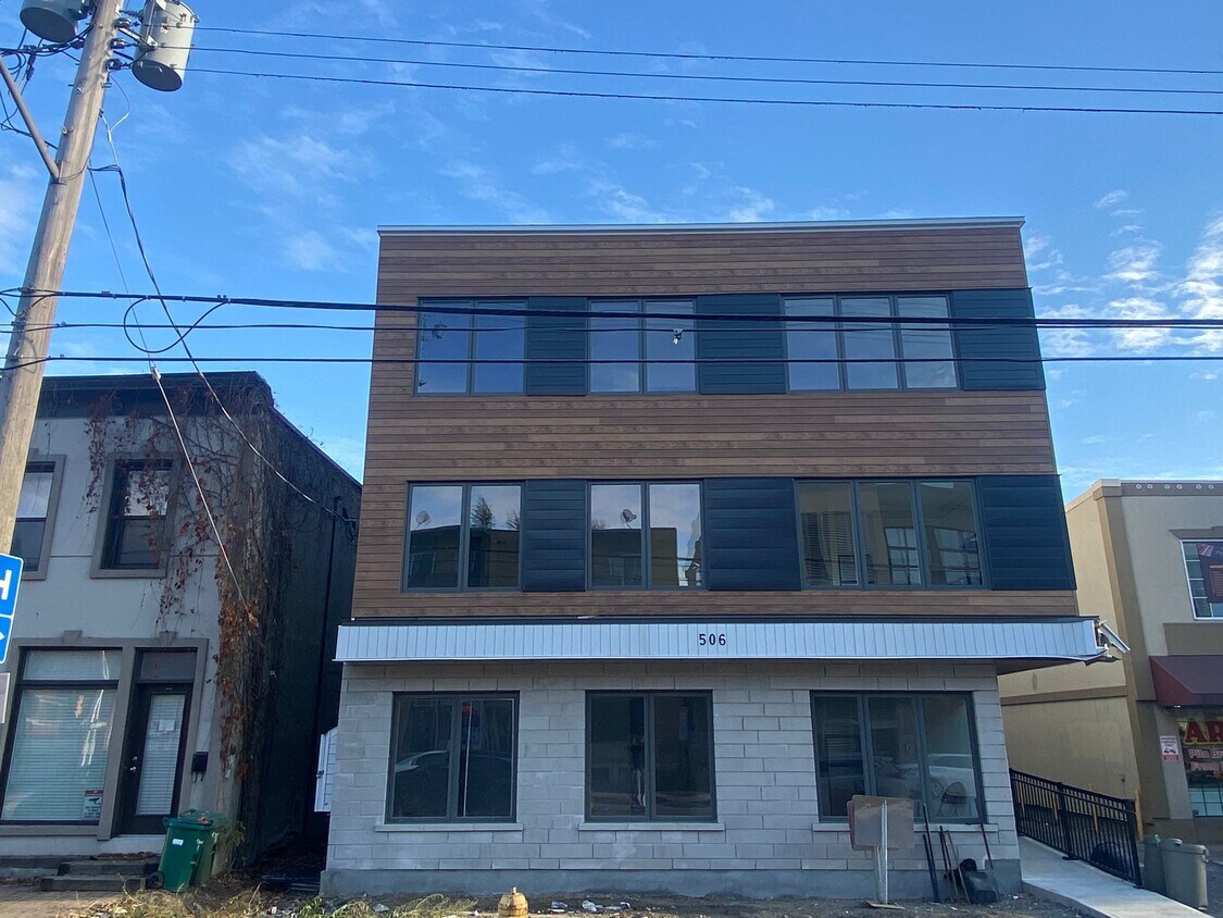 Photo principale - 506 Gladstone Av