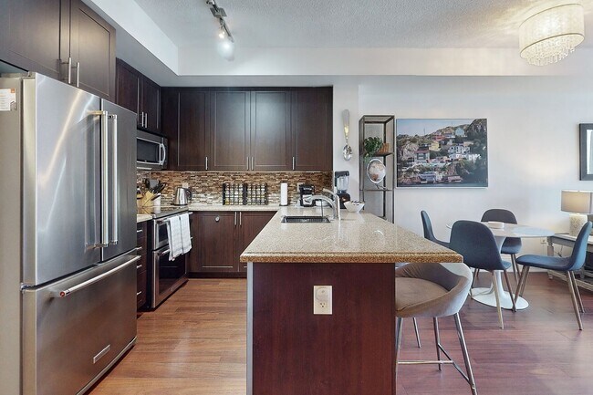 Photo du bâtiment - 560 Front St W