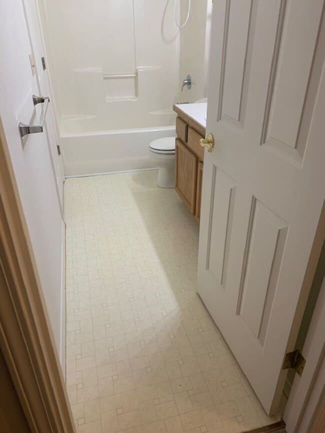 Building Photo - Duplex for Rent