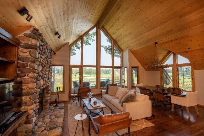 Foto del edificio - 2636 Fairways Pl W