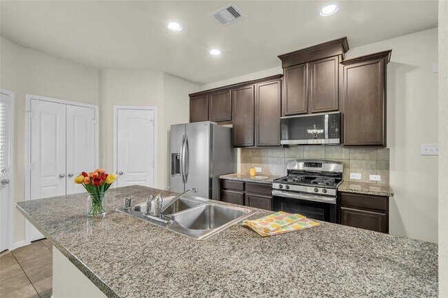 Building Photo - 8306 Columbia Forest Dr