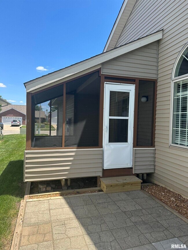 Building Photo - 2805 Cronin Dr