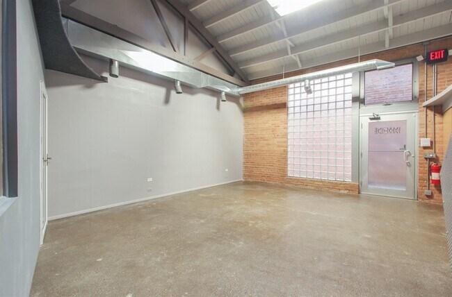 Building Photo - 940 Pitner Ave