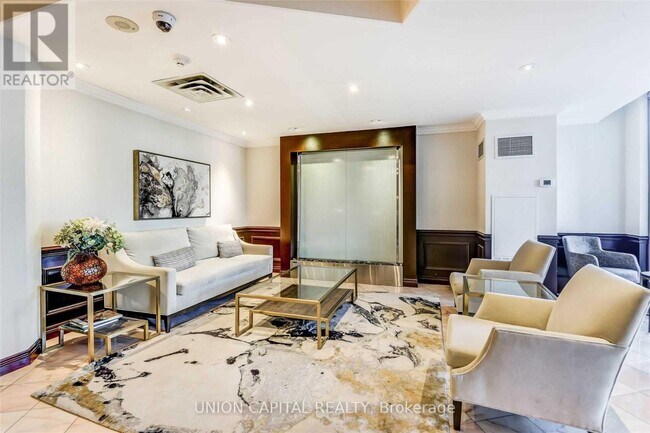 Photo du bâtiment - 7825 Bayview Ave