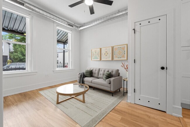 Foto del edificio - 1743 W 18th Pl