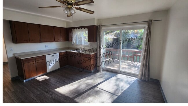Building Photo - Spacious 3BD/2BA Duplex with Garage in Prime West End Location!