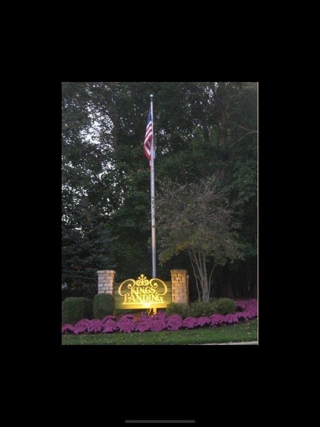 Kings Landing Entrance - 8 Kennedy Ct