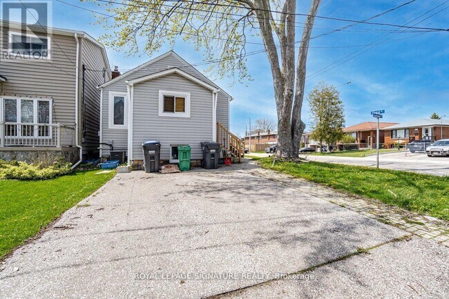 Photo du bâtiment - 1078 Eastmount Ave