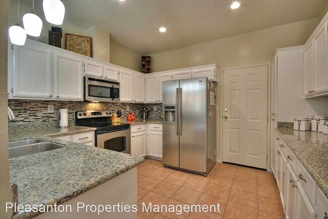 Building Photo - 3 br, 2.5 bath House - 7442 Brigadoon Way