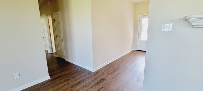 Foto del edificio - 128 E Lake Ct