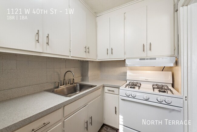 Building Photo - Freshly Renovated 1BR in Midtown KC – Wood...
