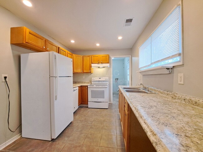 Building Photo - 342 Alger Ave