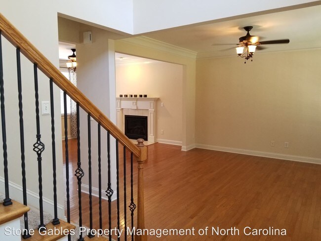 Building Photo - 2904 Hollow Springs Ct