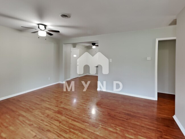 Building Photo - 3113 Woodbine Ct
