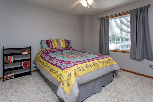 Bedroom - 2096 Ridgeview Cir