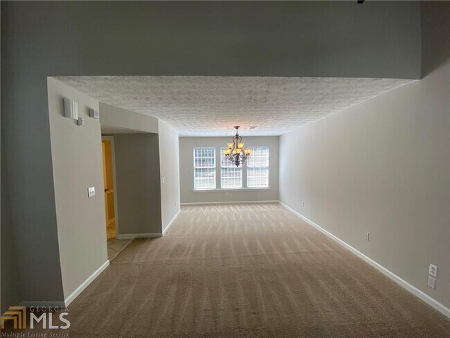 Building Photo - 5370 Lakebrooke Run