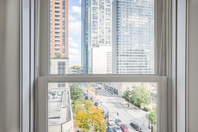 Building Photo - 30 E Roosevelt Rd