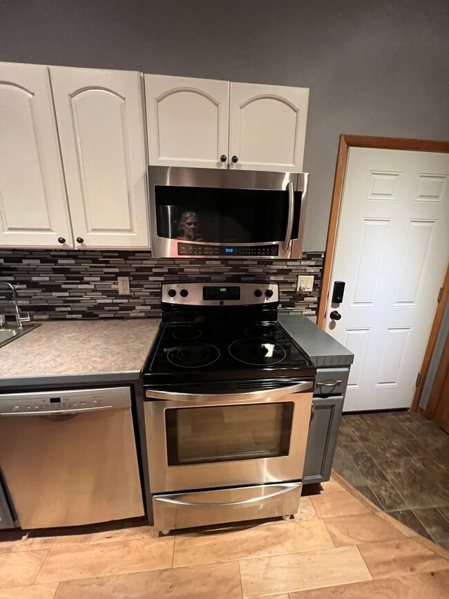 Building Photo - 1007 NW Lake St