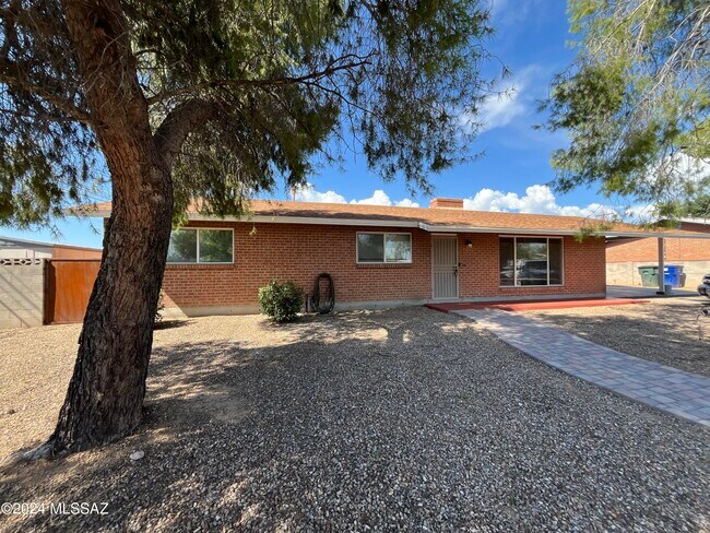 Building Photo - 5501 E Spring St