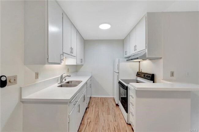 Foto del edificio - 564 N Bellflower Blvd