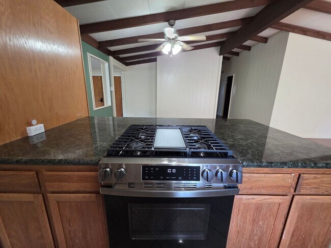 Foto del edificio - AVAILABLE NOW! 3 bed, 1.5 bath with 2 parking in Kailua.