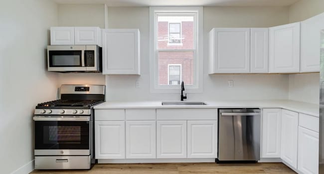 Building Photo - Stylish 3-Bed Home with Private Patio, Basement & Off-Street Parking in Cincinnati