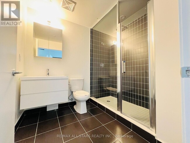 Building Photo - 38-1538 Andre de Grasse St